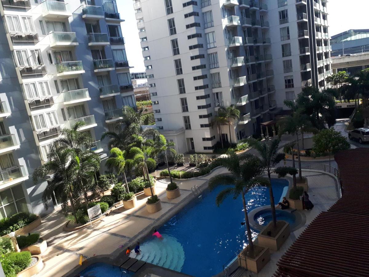 One Palm Tree Villas Manila Exterior photo